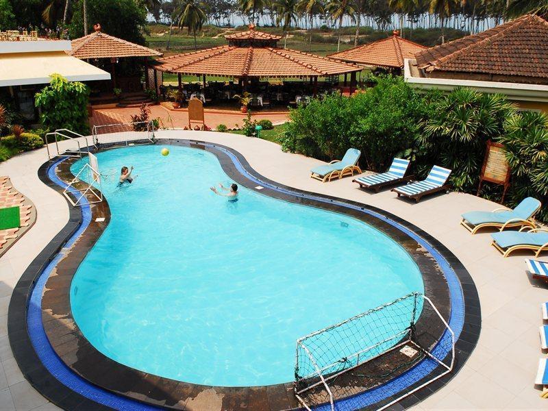 Coconut Grove Beach Resort Colva Bagian luar foto