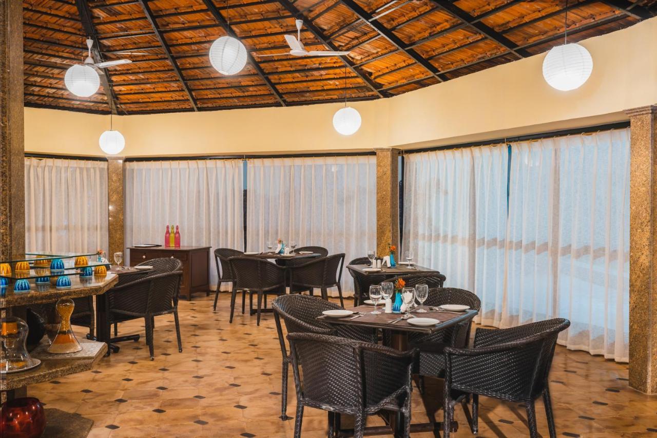 Coconut Grove Beach Resort Colva Bagian luar foto