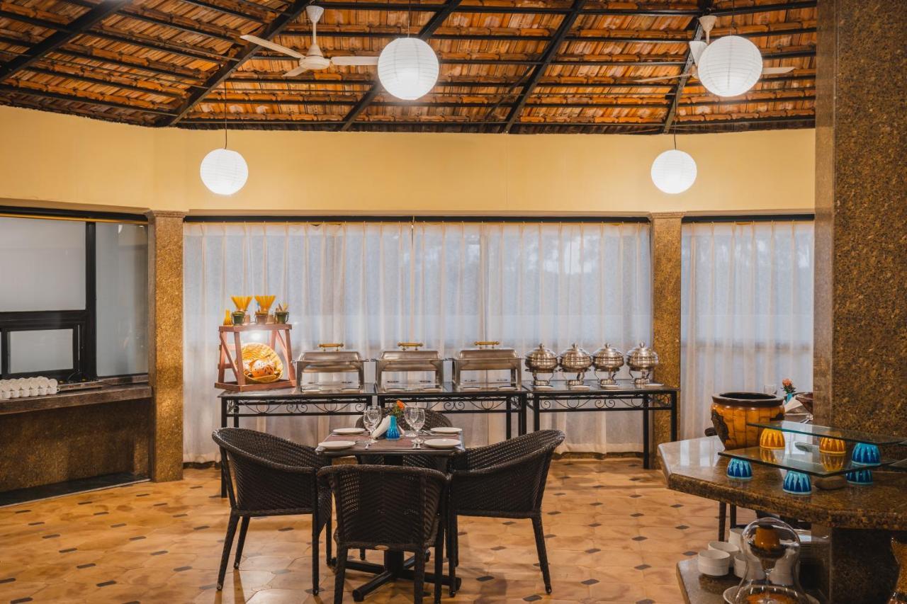 Coconut Grove Beach Resort Colva Bagian luar foto