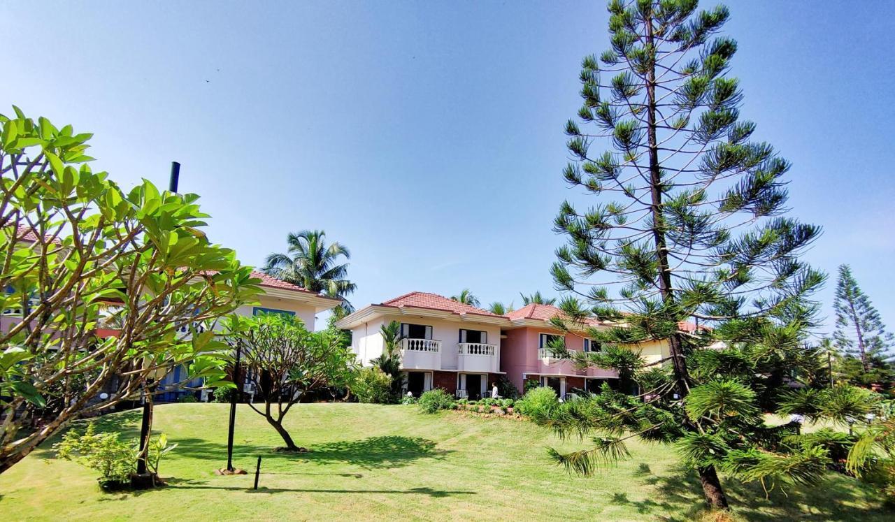 Coconut Grove Beach Resort Colva Bagian luar foto