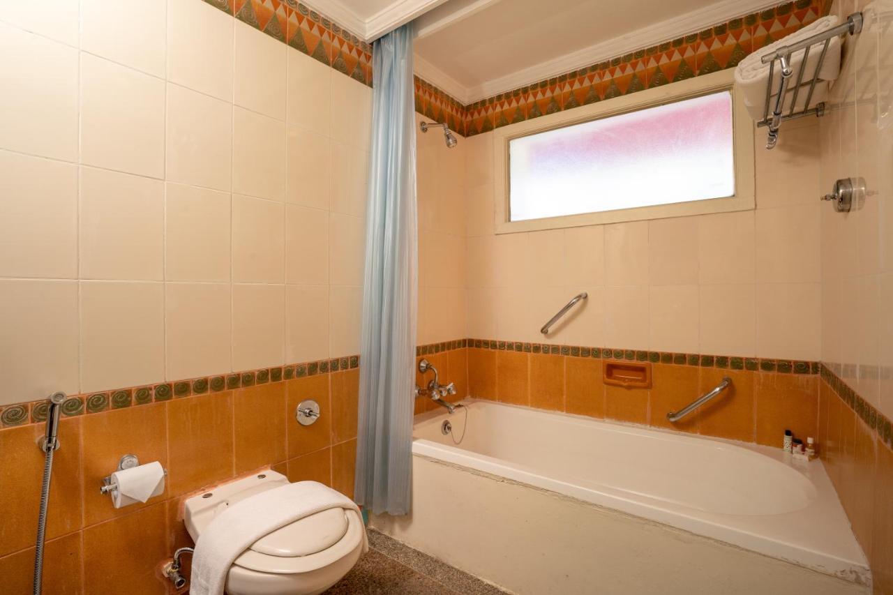 Coconut Grove Beach Resort Colva Bagian luar foto