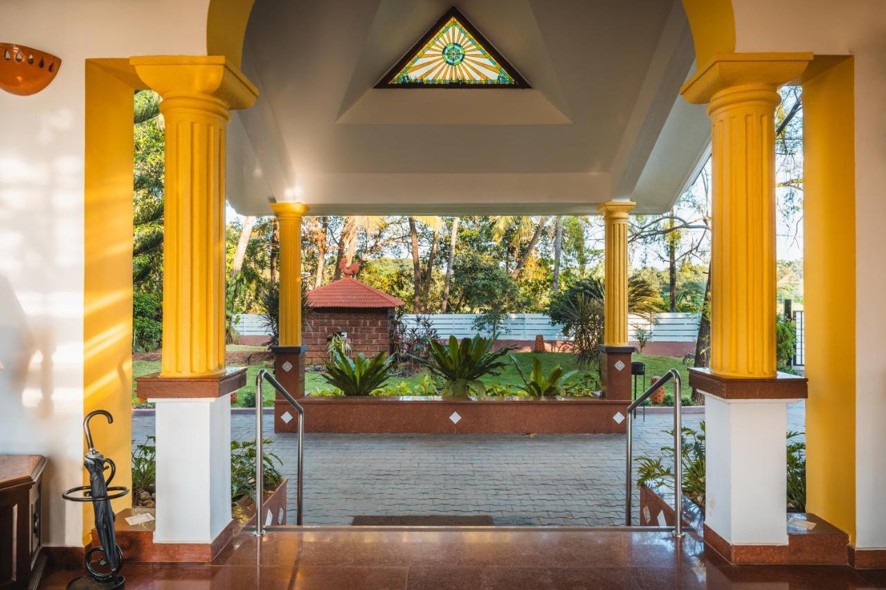 Coconut Grove Beach Resort Colva Bagian luar foto